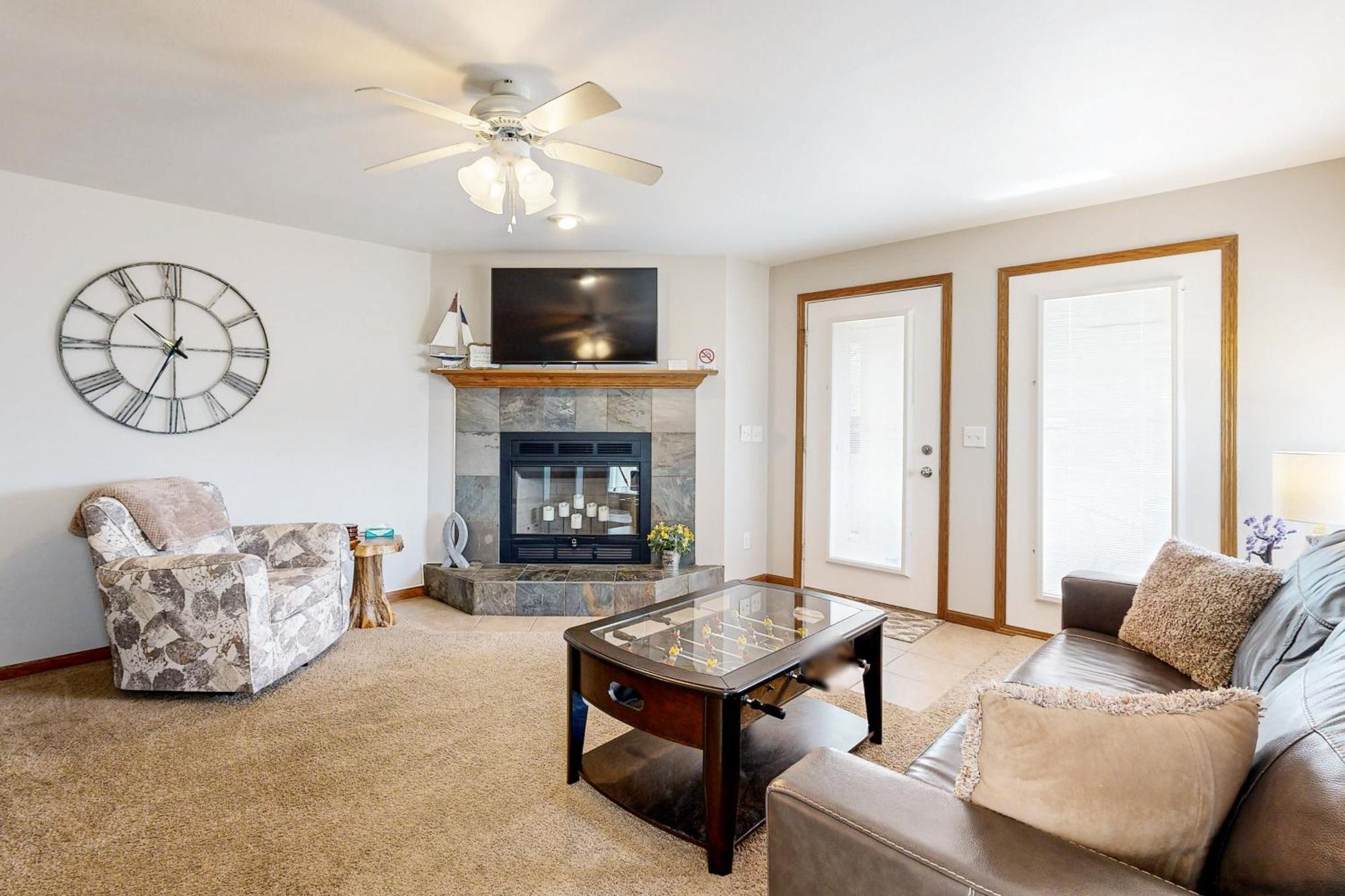 Lighthouse Cove Condo Resort Wisconsin Dells Room photo